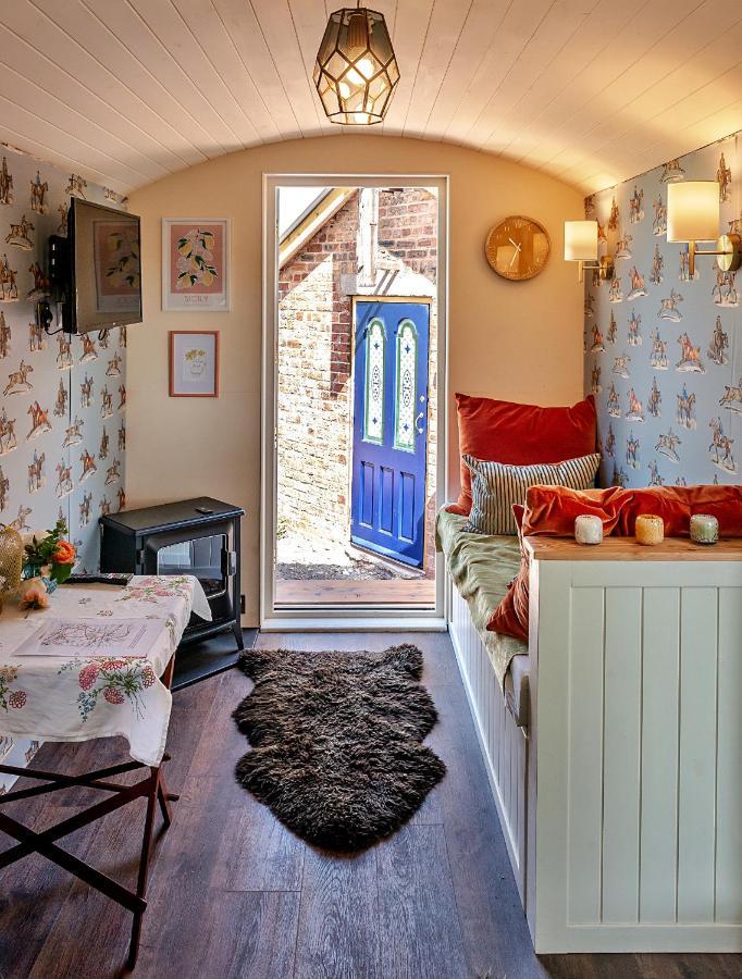 Finest Retreats - Shrawardine Train Carriage Villa Dış mekan fotoğraf